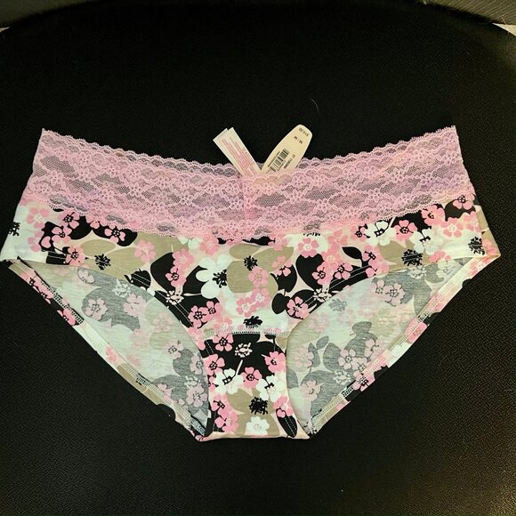 NWT - Victoria’s Secret women’s lace underwear - floral - Medium - Picture 1 of 3